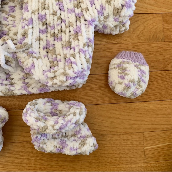 5-Piece Hand-knit Baby Set - 3-6 months - Picture 6 of 6